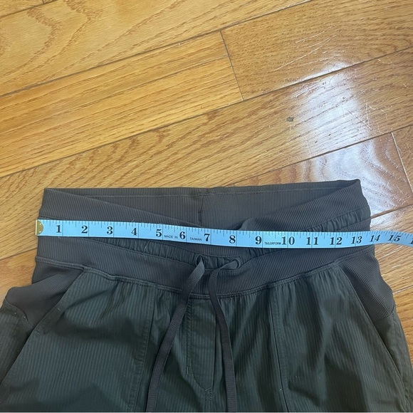 Lululemon Dance Studio Mid-Rise Khaki Green Athletic Pants Joggers Crop 25" Sz 4 - Picture 7 of 14
